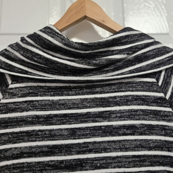 a.n.a.A New Approach Women's Dark Heather Gray Striped Cowl Neck Long Sleeve  Sm - Picture 3 of 10